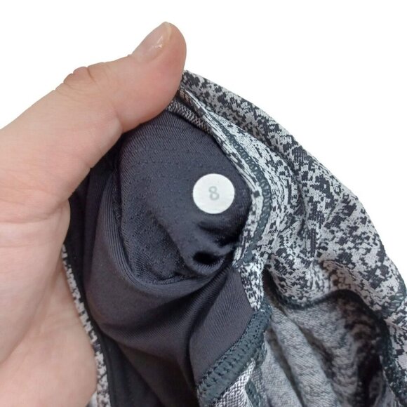 Lululemon Outrun 17" Crop Leggings Power Luxtreme Spray Jacquard White/Black 8 - Picture 9 of 15